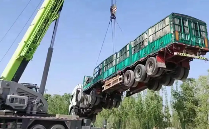 策勒道路脱困救援案例